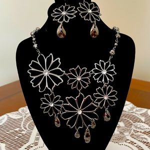 Lightweight Grey Statement Necklace